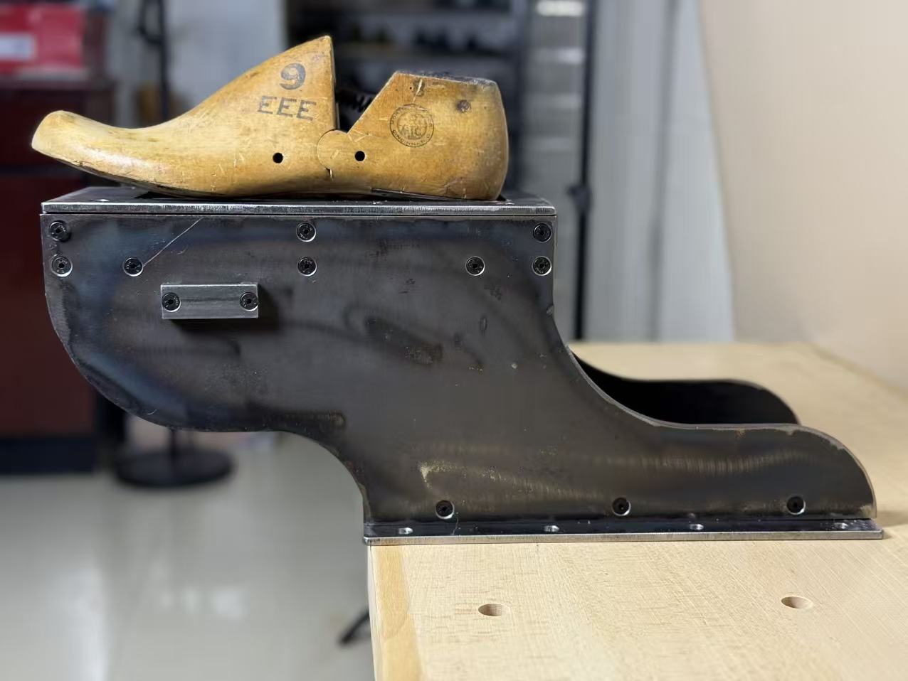 TITAN Last making Steel stand