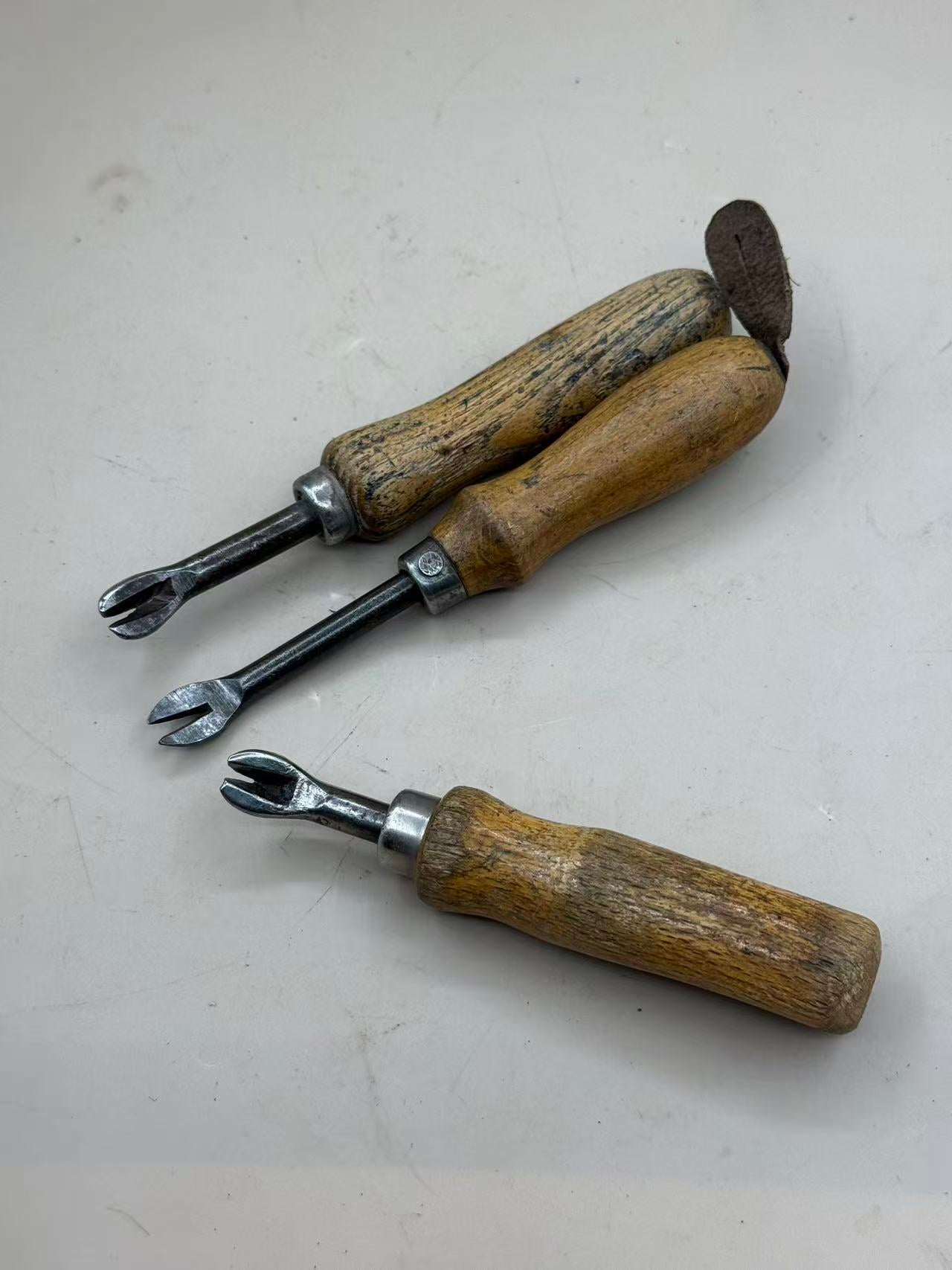 Tacks and nails lifter-sold individually