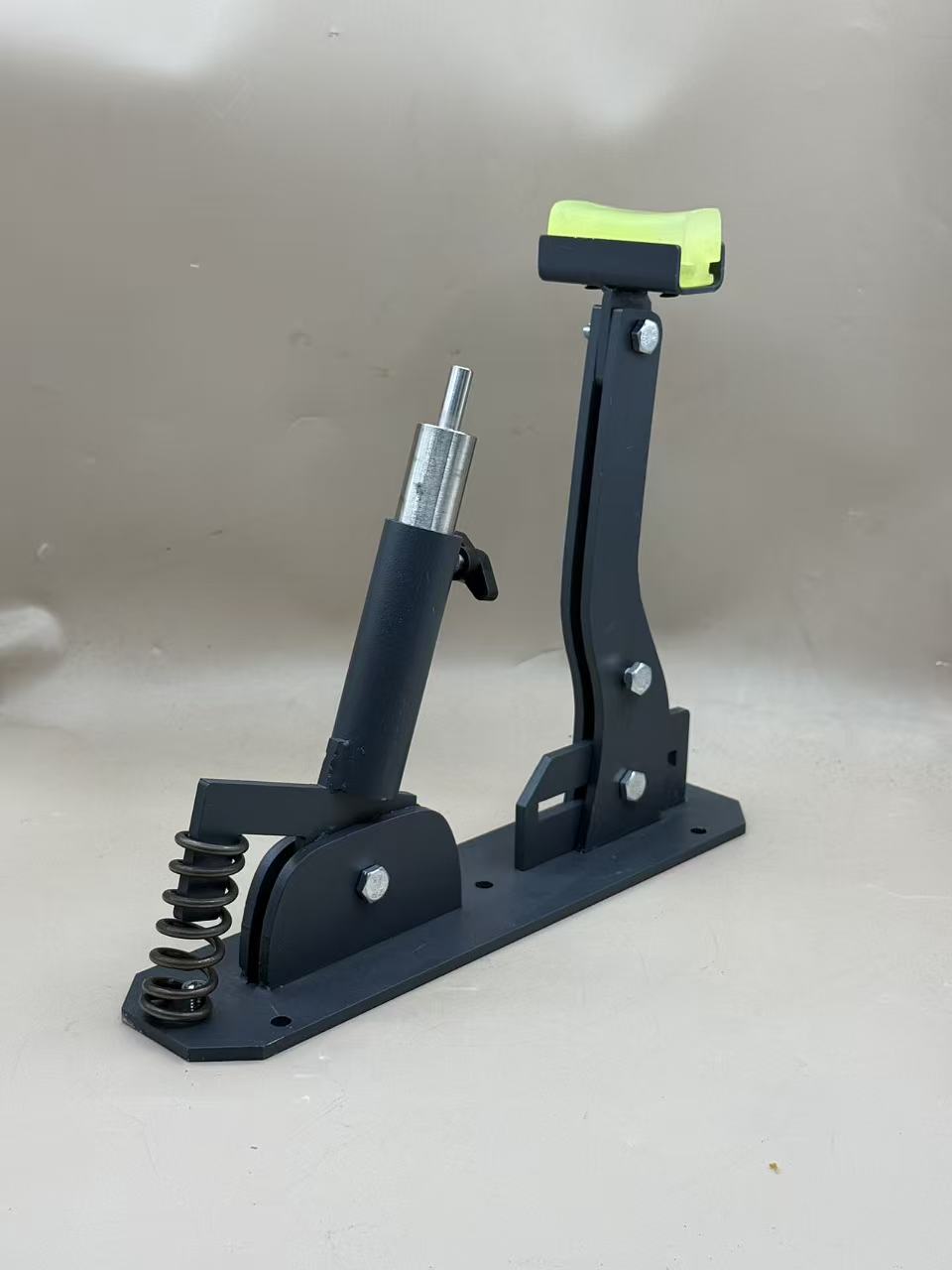 GREY TABLE SHOE JACK