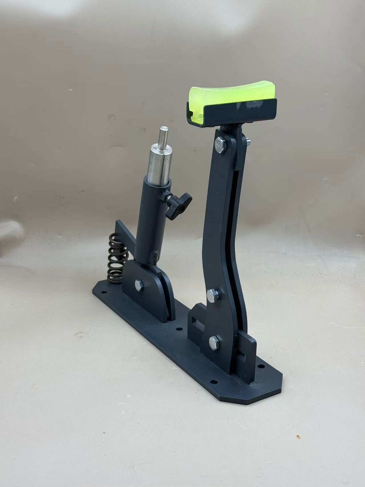 GREY TABLE SHOE JACK